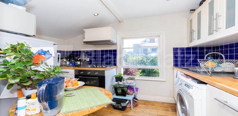 			SPLIT LEVEL 2 BED, 2 Bedroom, 1 bath, 1 reception Flat			 Cornwall Road, FINSBURY PARK